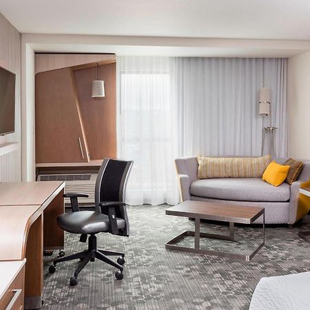 Courtyard By Marriott Bismarck North Hotel Kültér fotó