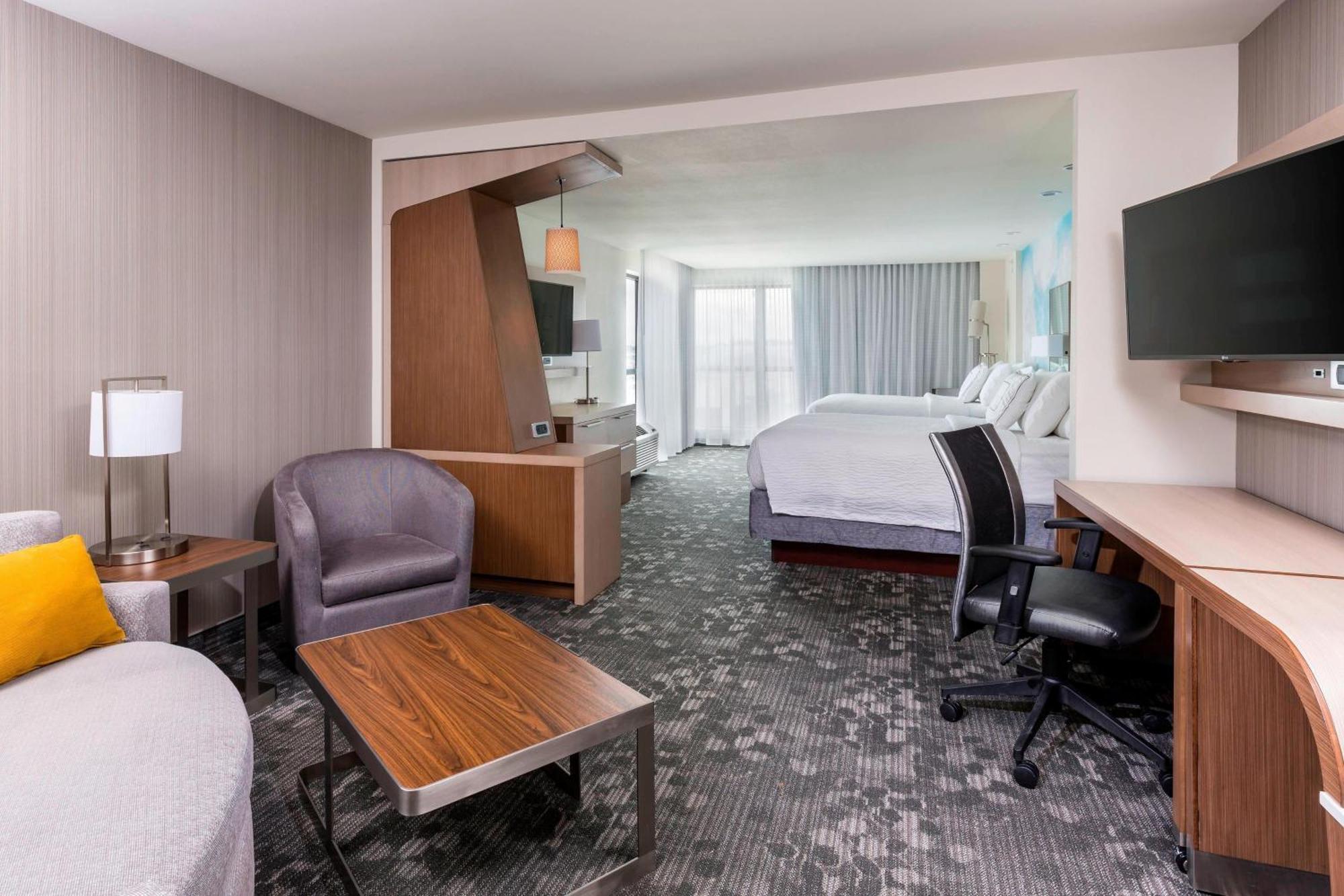 Courtyard By Marriott Bismarck North Hotel Kültér fotó