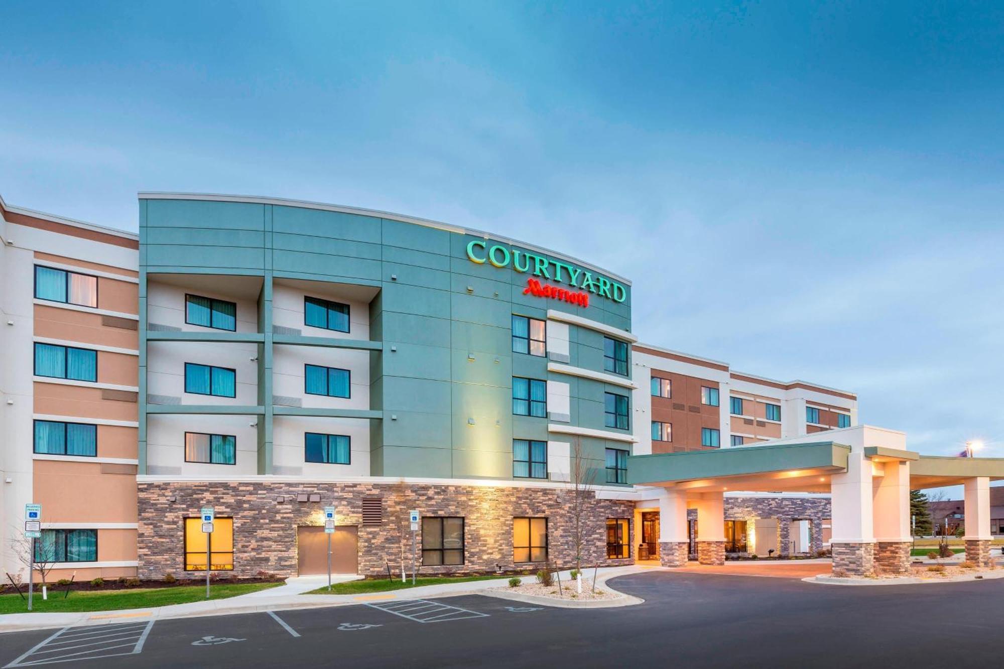 Courtyard By Marriott Bismarck North Hotel Kültér fotó