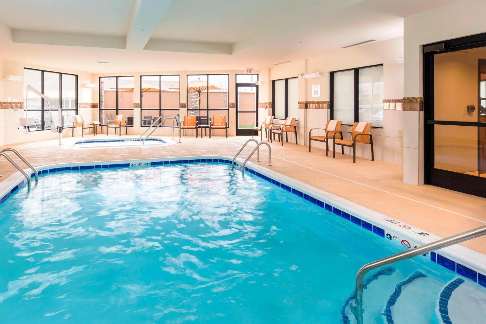 Courtyard By Marriott Bismarck North Hotel Kültér fotó
