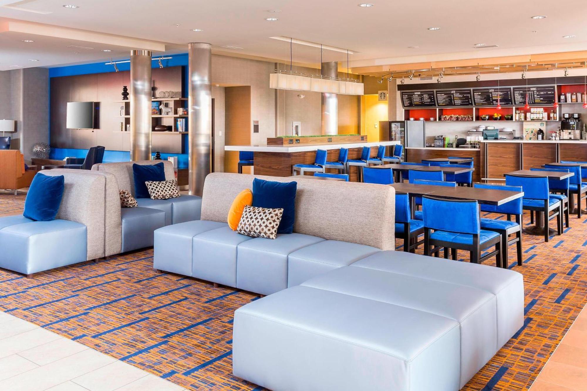 Courtyard By Marriott Bismarck North Hotel Kültér fotó