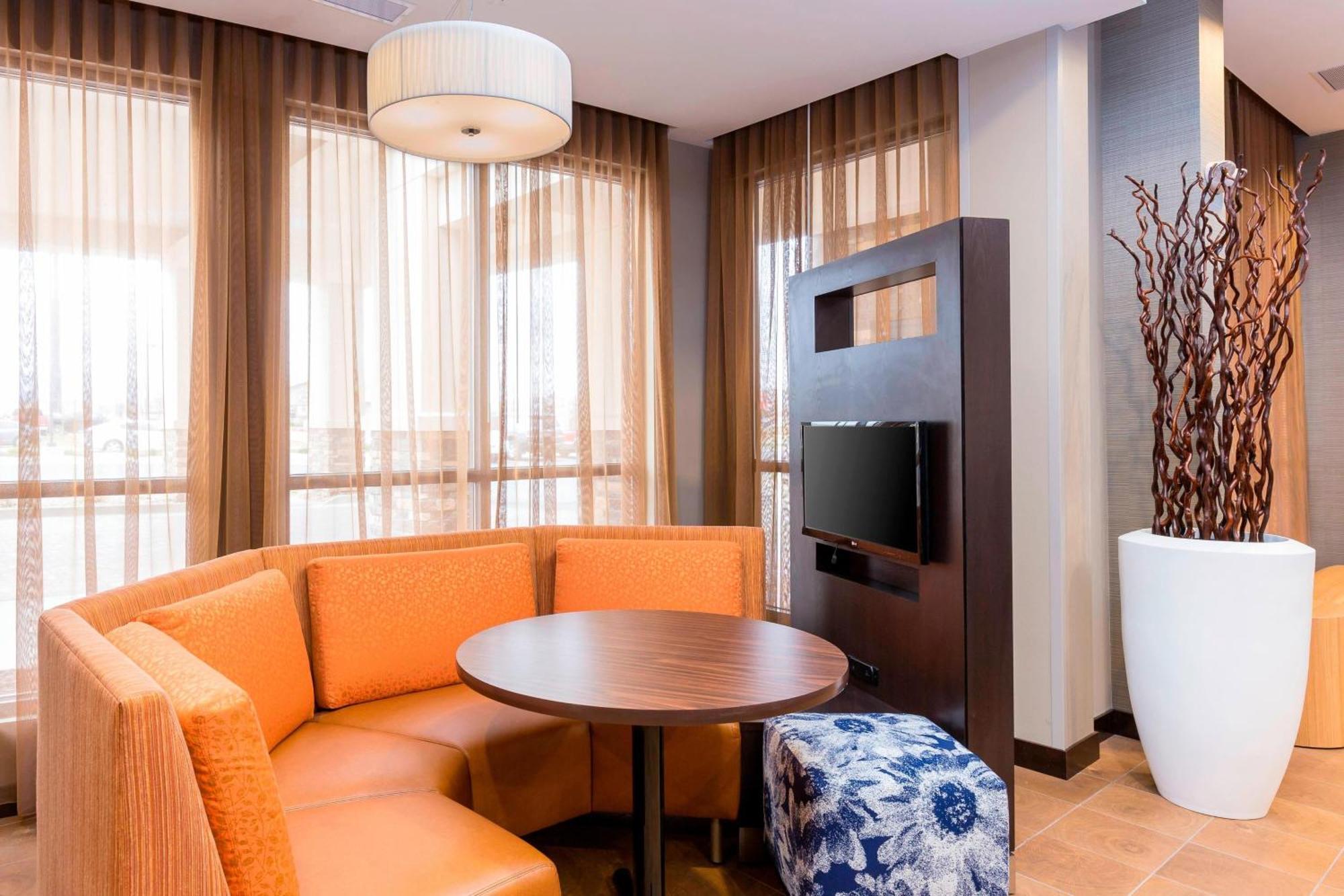 Courtyard By Marriott Bismarck North Hotel Kültér fotó