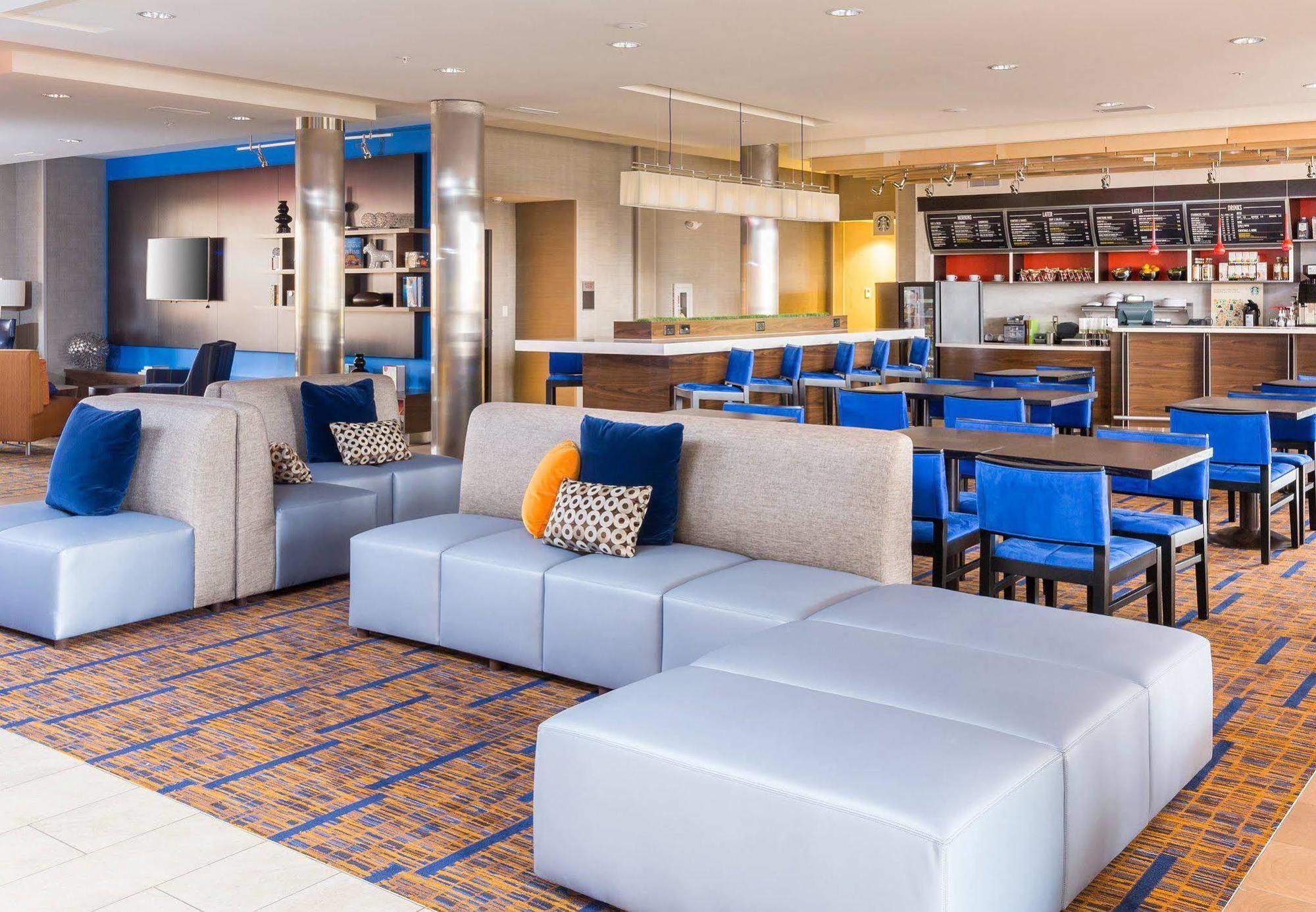 Courtyard By Marriott Bismarck North Hotel Kültér fotó